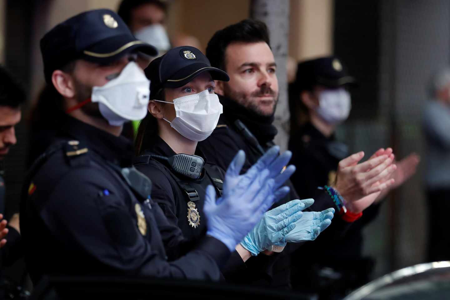 Estos son los puntos y las horas a las que se repartirán mascarillas este lunes y martes en Madrid