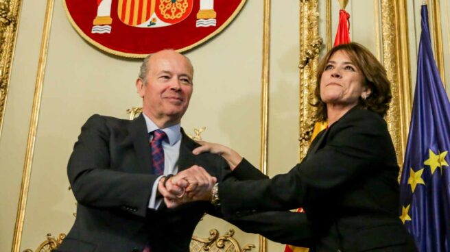 El ministro Juan Carlos Campo y su antecesora en Justicia, Dolores Delgado (hoy fiscal general del Estado).