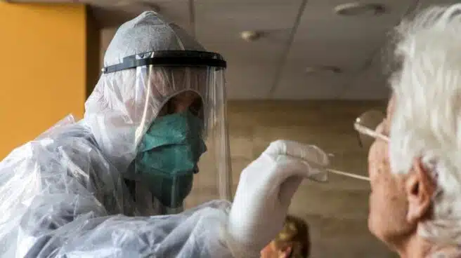 El coronavirus se desata en una residencia de Almería: 82 contagios y 3 muertos