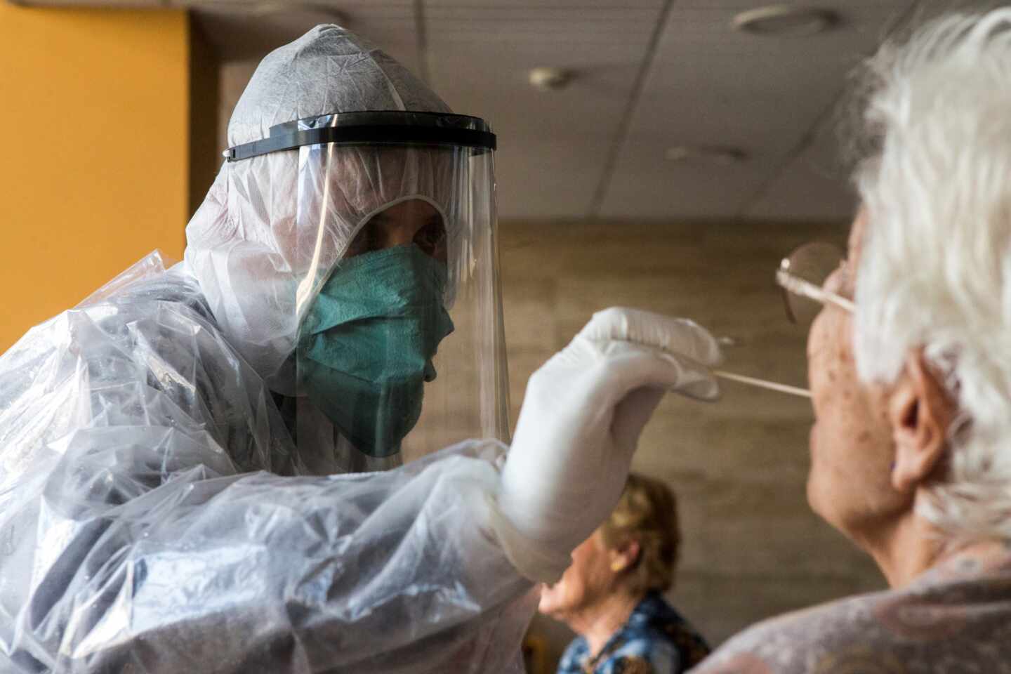 El coronavirus se desata en una residencia de Almería: 82 contagios y 3 muertos