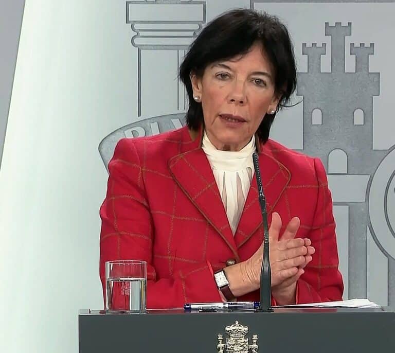 Celaá permitirá obtener ESO y Bachillerato sin límite de suspensos