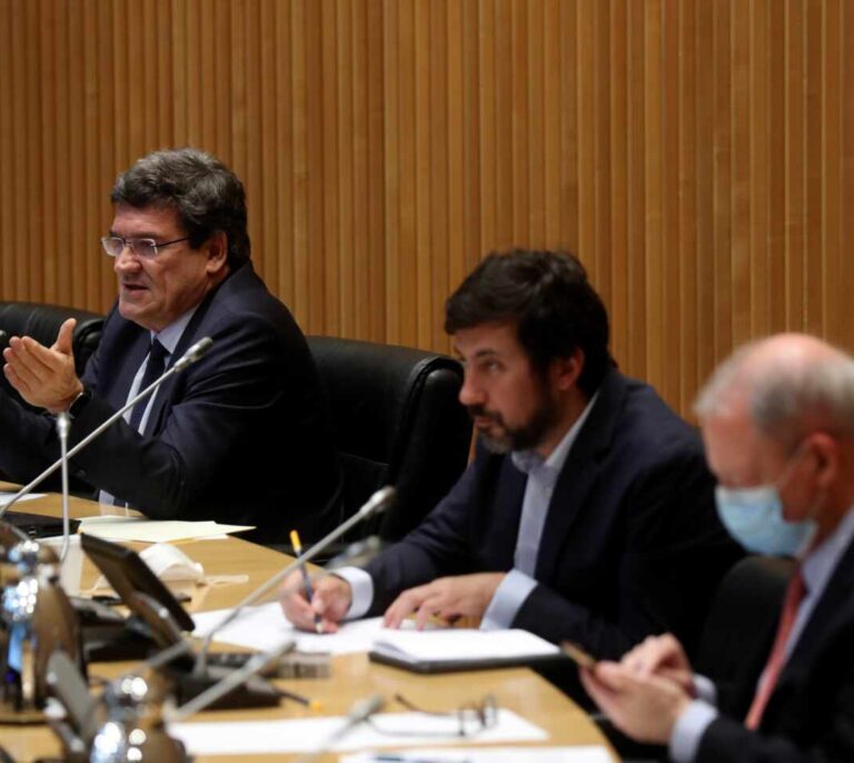 El Gobierno prevé que los ERTE alcancen los 4 millones de trabajadores