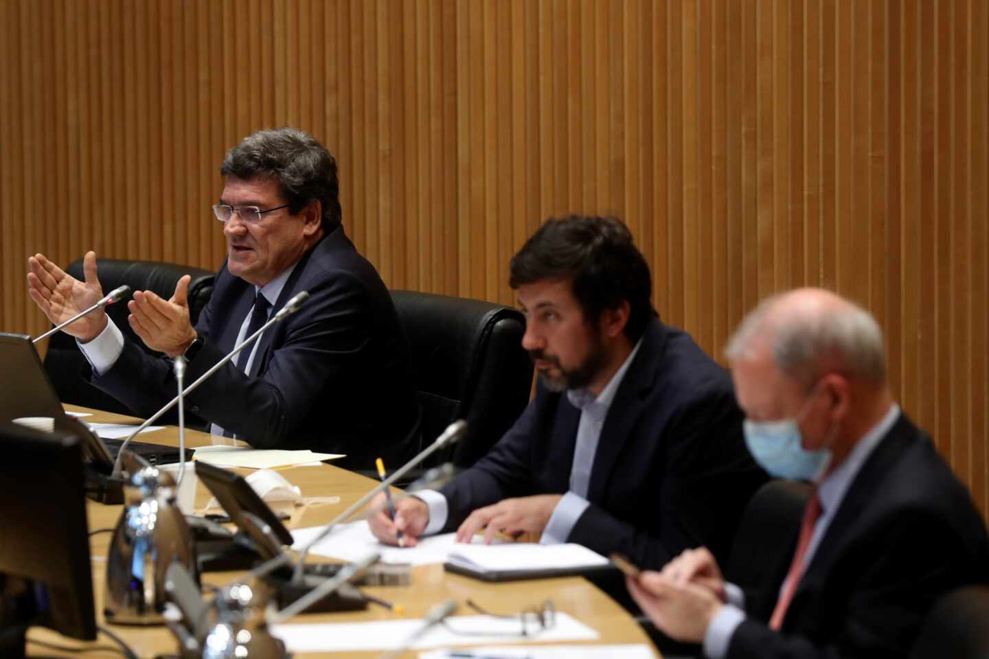 El Gobierno prevé que los ERTE alcancen los 4 millones de trabajadores