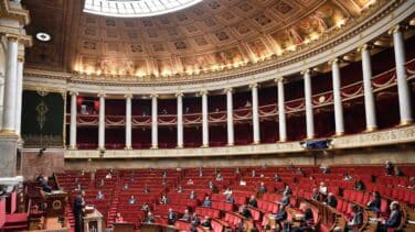 Francia reabrirá el 11 de mayo excepto bares y  restaurantes y limita los viajes a 100 kilómetros