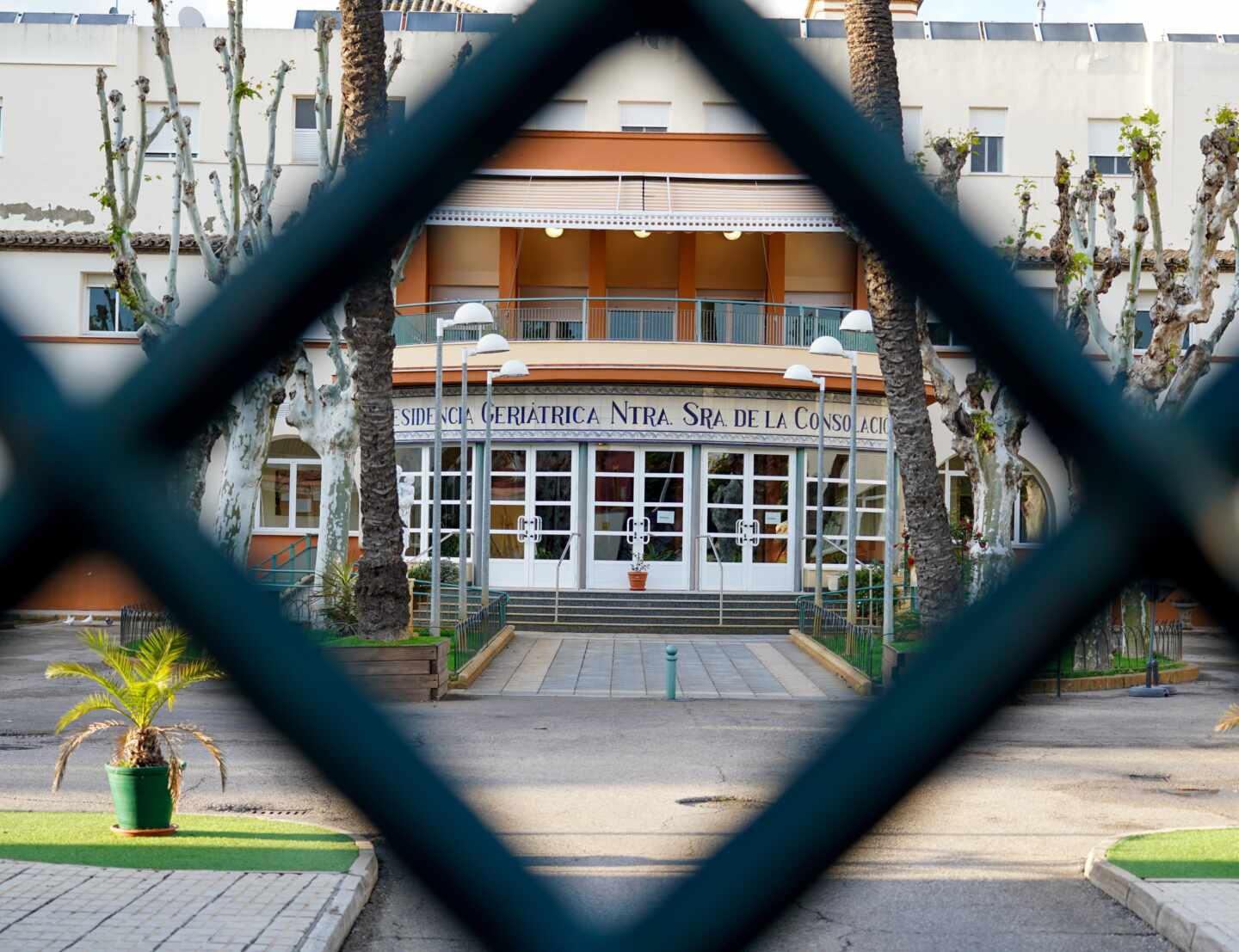 La patronal de residencias: "Faltan equipos de oxígeno y el 061 tarda hasta tres días en acudir"