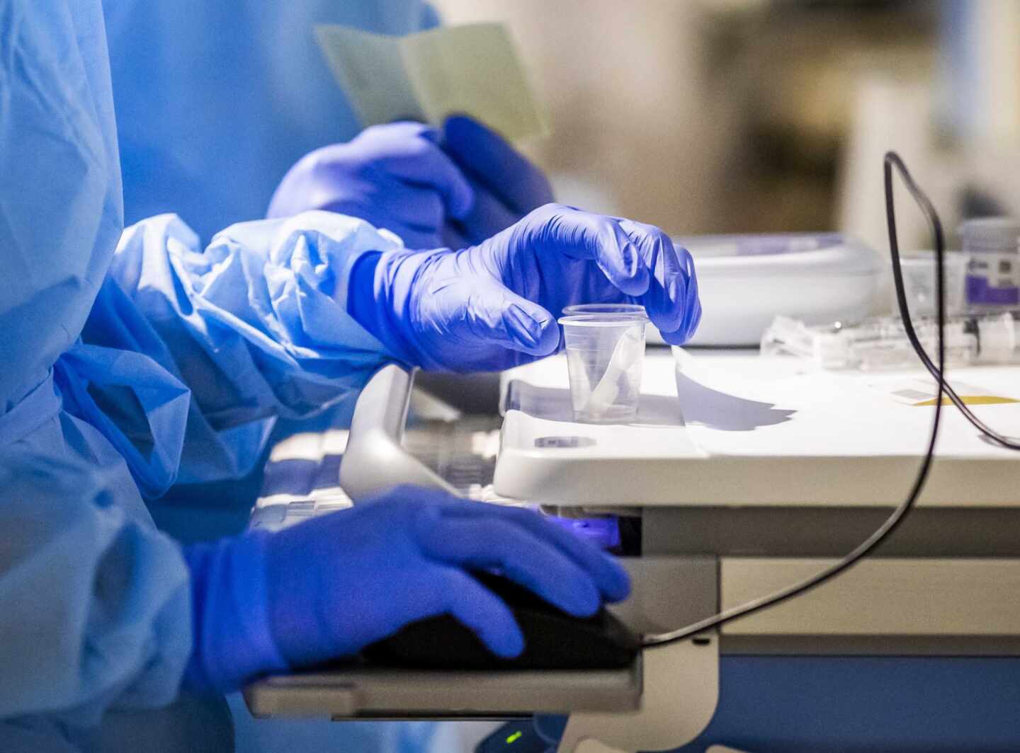 Los sanitarios alertan de la escasez de medicamentos vitales para enfermos de COVID-19