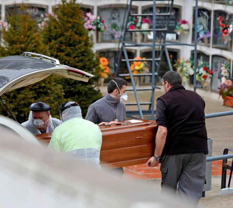 Los fallecidos se disparan desde el inicio de la cuarentena: 28.075 muertos más por encima del año pasado