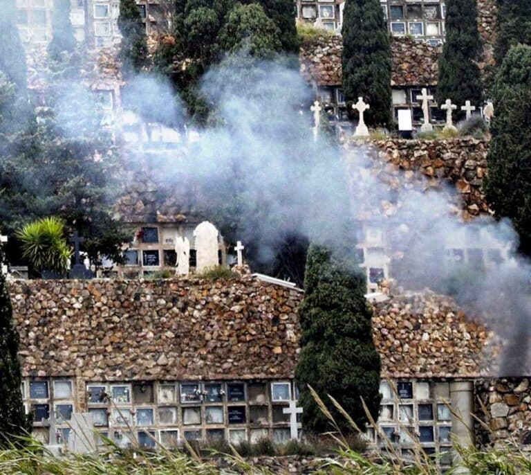 Barcelona puede negar cremaciones a partir del miércoles por el colapso del sistema