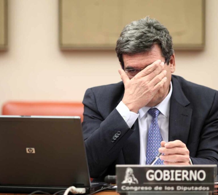 Los datos de afiliación y las previsiones tumban el optimismo del Gobierno