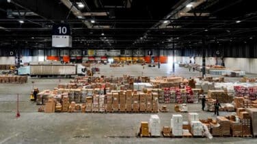 Madrid dice haber recibido un 40% más de material de donaciones que del Gobierno