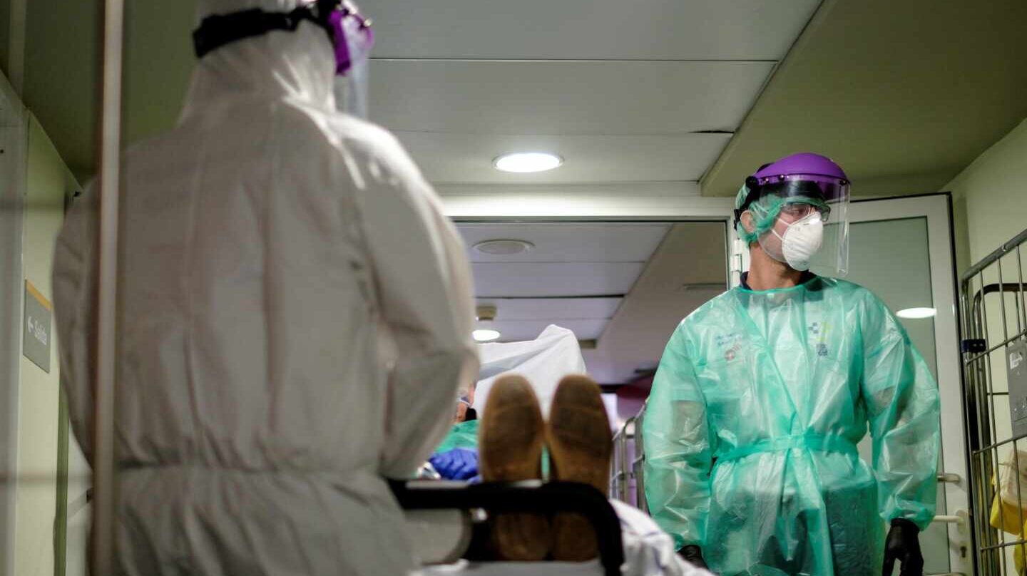 Enfermos de coronavirus en la UMI del Hospital Universitario Insular de Gran Canaria.
