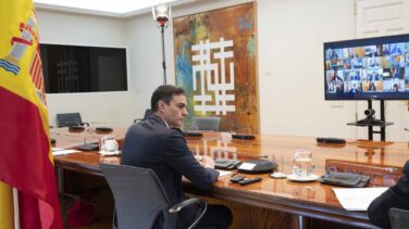 Sánchez lanza un órdago a los barones populares al ofrecerles pactos de reconstrucción