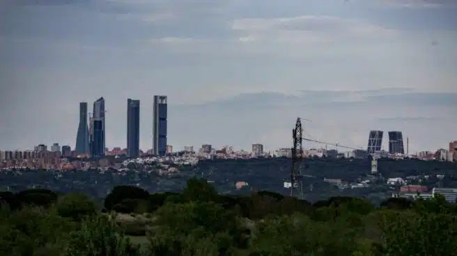 Calima y más de 40 grados: esto es lo que está pasando con el cielo de Madrid