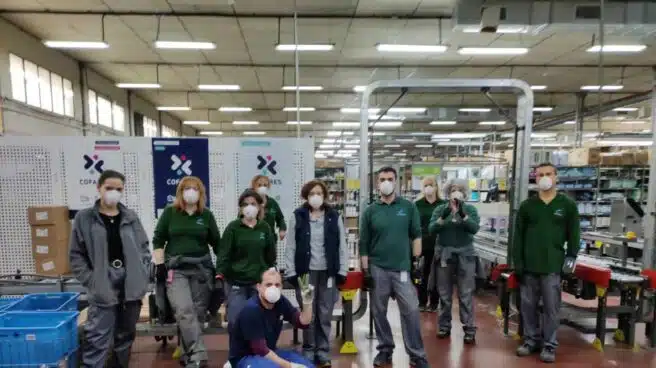 Los empleados de Cofares fabrican máscaras y material de protección en su tiempo libre