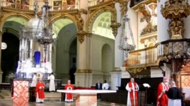 La Policía desaloja la misa con el arzobispo en la catedral de Granada