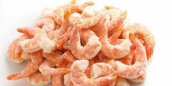 La razón de por qué las gambas congeladas llevan tanto hielo