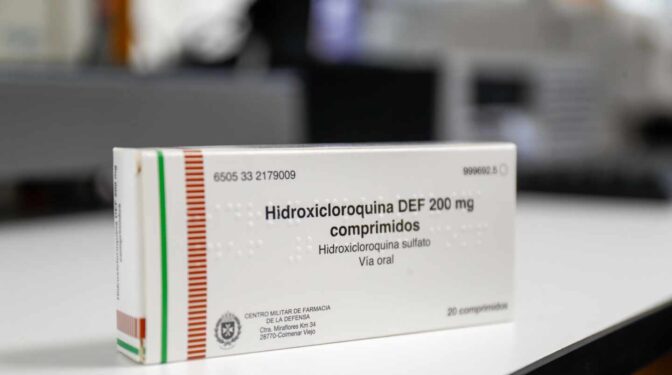 Una caja de comprimidos de hidroxicloriquina, en el Centro Militar de Farmacia de la Defensa (Cemilfar).