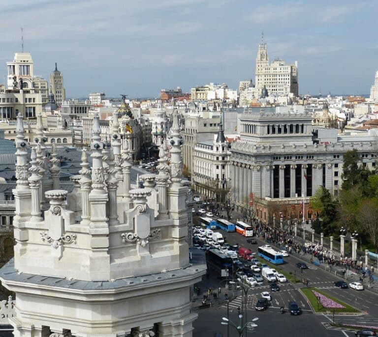 La contaminación por NO2 en Madrid cae un 61%, dejándola en mínimos históricos