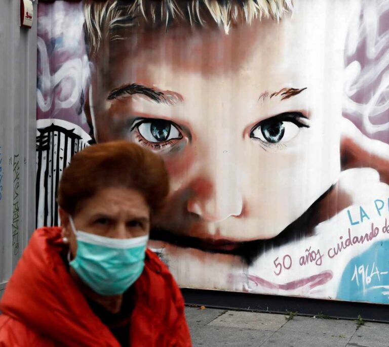 El Gobierno repartirá 10 millones de mascarillas pero avisa que "quien no quiera, que no se la ponga"