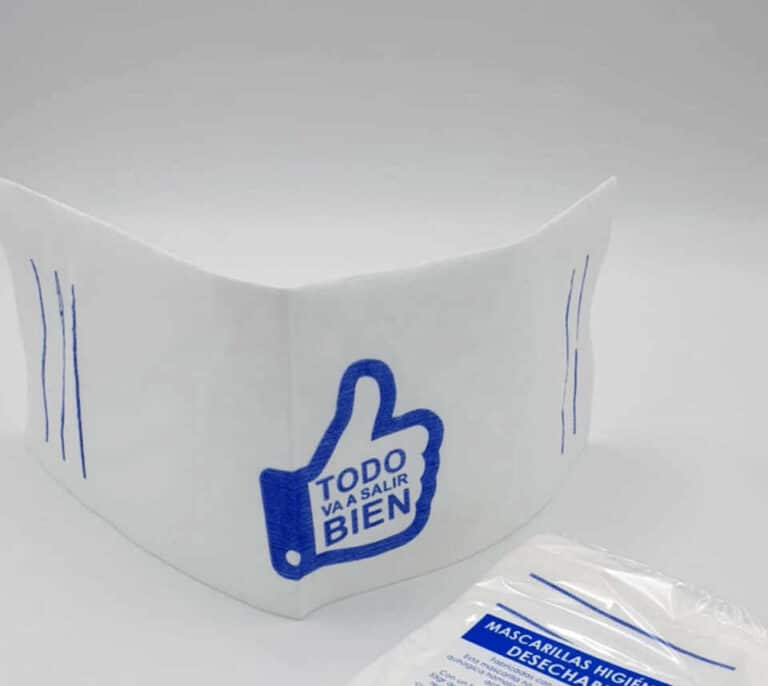 Polémica por las 'mascarillas-servilleta' de Revilla y sus 150.000 euros de coste