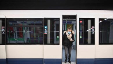 Madrid prohíbe comer en el transporte público para frenar la expansión del virus