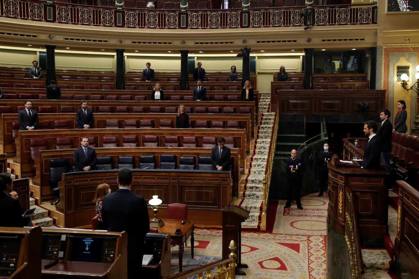 Un minuto de silencio y un vendedor de globos