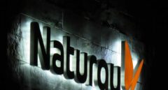 Logotipo de Naturgy en su sede central de Madrid.