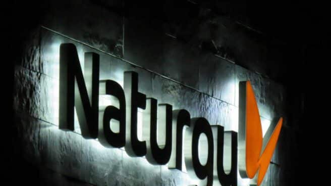Logotipo de Naturgy, que finalizó la OPA dentro de su accionariado Logotipo de Naturgy en su sede central de Madrid.