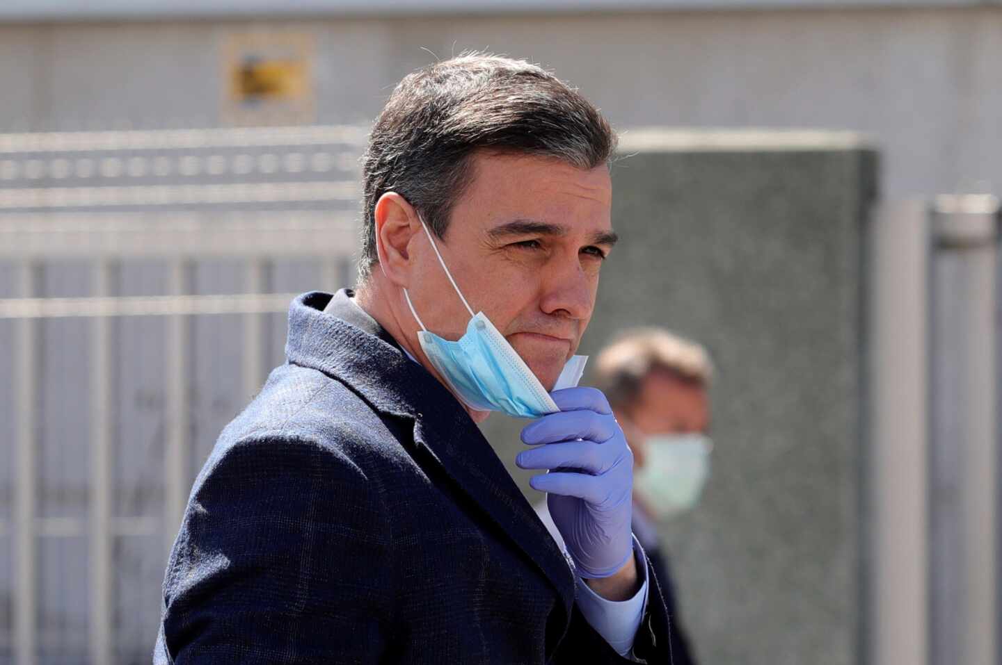 La lección de Pedro Sánchez: así es como no se usa una mascarilla