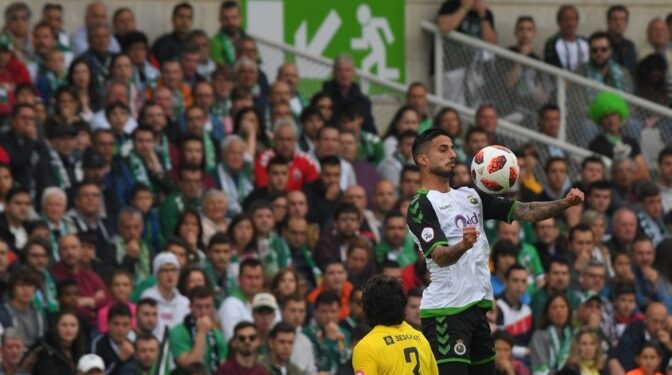 La plantilla del Racing rechaza los test masivos a futbolistas "cuando no hay suficientes para sanitarios"