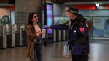 Atocha recupera parte del bullicio habitual