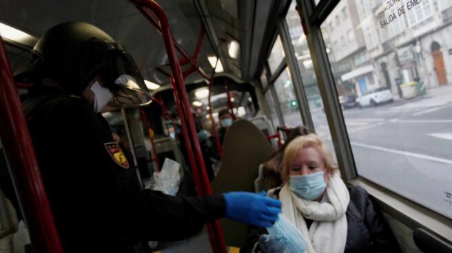 Vuelta al trabajo con más seguridad y mascarillas en el transporte público