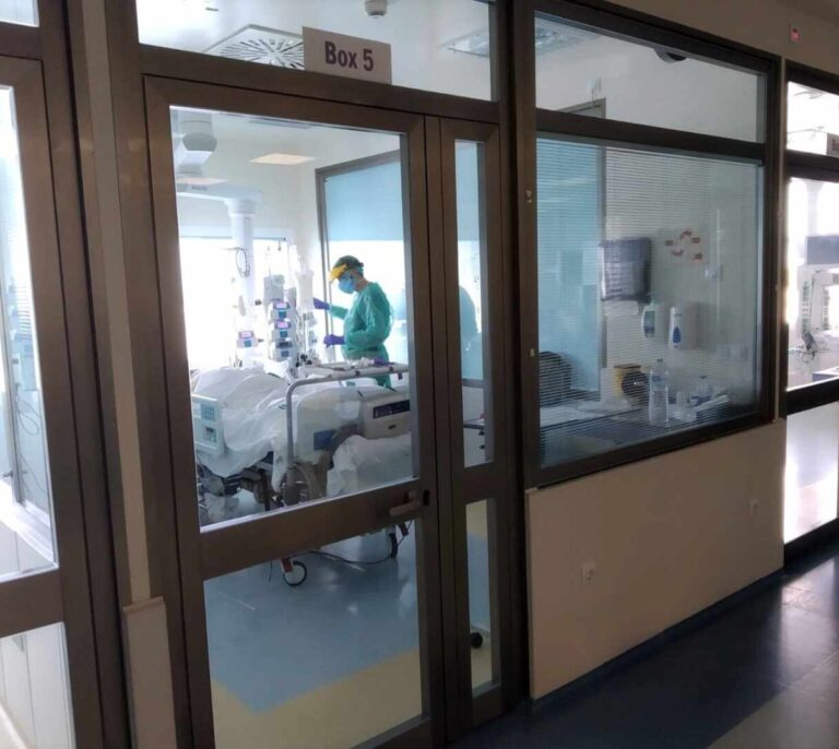Los contagios entre sanitarios no bajan el ritmo: 1.000 diarios la última semana