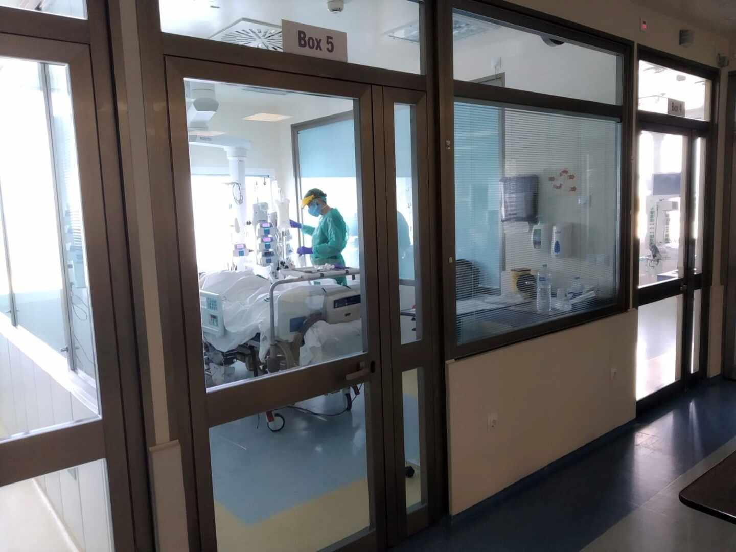 Los contagios entre sanitarios no bajan el ritmo: 1.000 diarios la última semana