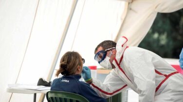 Los test rápidos se destinarán sólo a los hospitalizados y a los pacientes leves en residencias