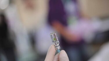 Organizaciones médicas y sociales piden al Gobierno que libere patentes contra la COVID-19