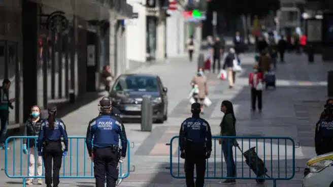 La Policía disuelve 30 botellones en Madrid en el primer día de paseos y ejercicio