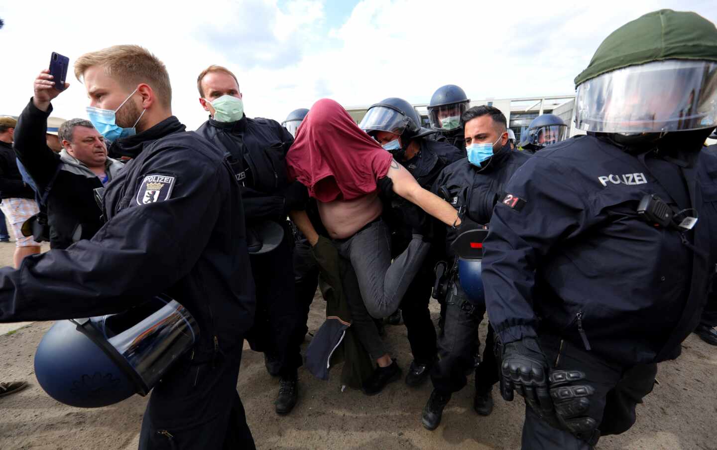 Miles de personas vuelven a salir a las calles de Alemania para protestar contra las restricciones