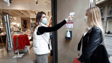 El Gobierno prohíbe las rebajas en tiendas físicas para evitar aglomeraciones