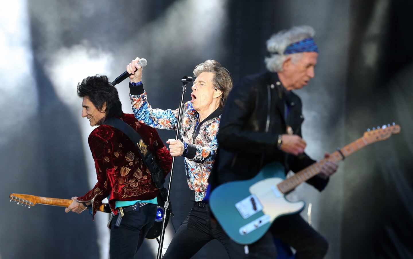 Mick Jagger, Keith Richards y Ronnie Wood se presentan durante la gira 'No Filter' de The Rolling Stones en el estadio Old Trafford en Manchester.