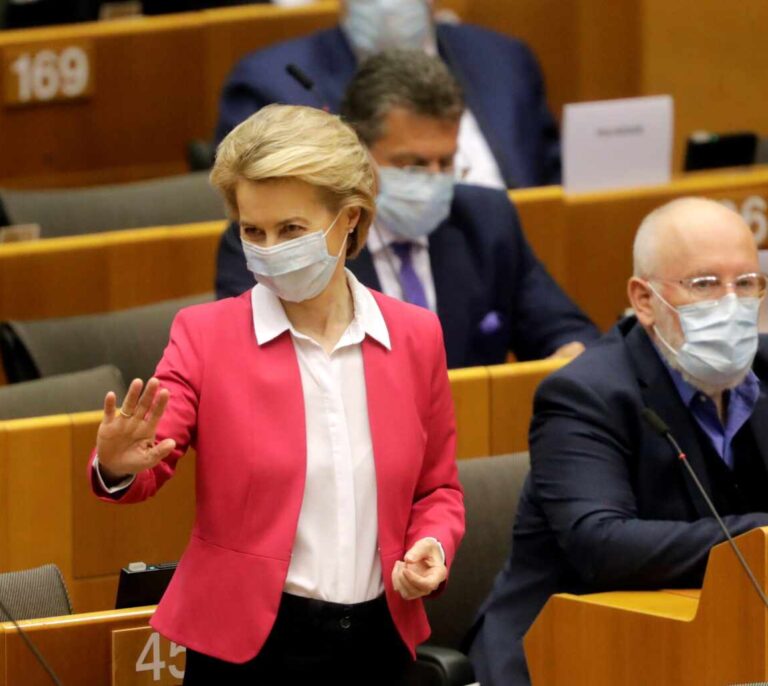 Bruselas anuncia una nueva compra de 900 millones de dosis de la vacuna de Pfizer