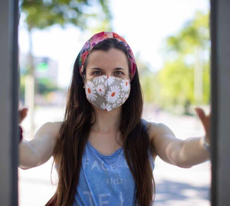 Verano 2020: Mascarillas, gel, guantes y calor con los hábitos de la nueva normalidad