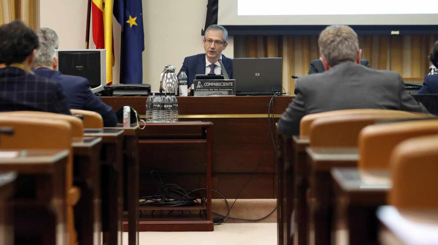 El gobernador del Banco de España, Pablo Hernández de Cos, durante su comparecencia en la en la Comisión de Economía del Congreso.