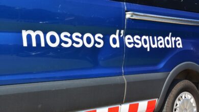 Hallan un cadáver dentro de un coche en llamas en Tarragona