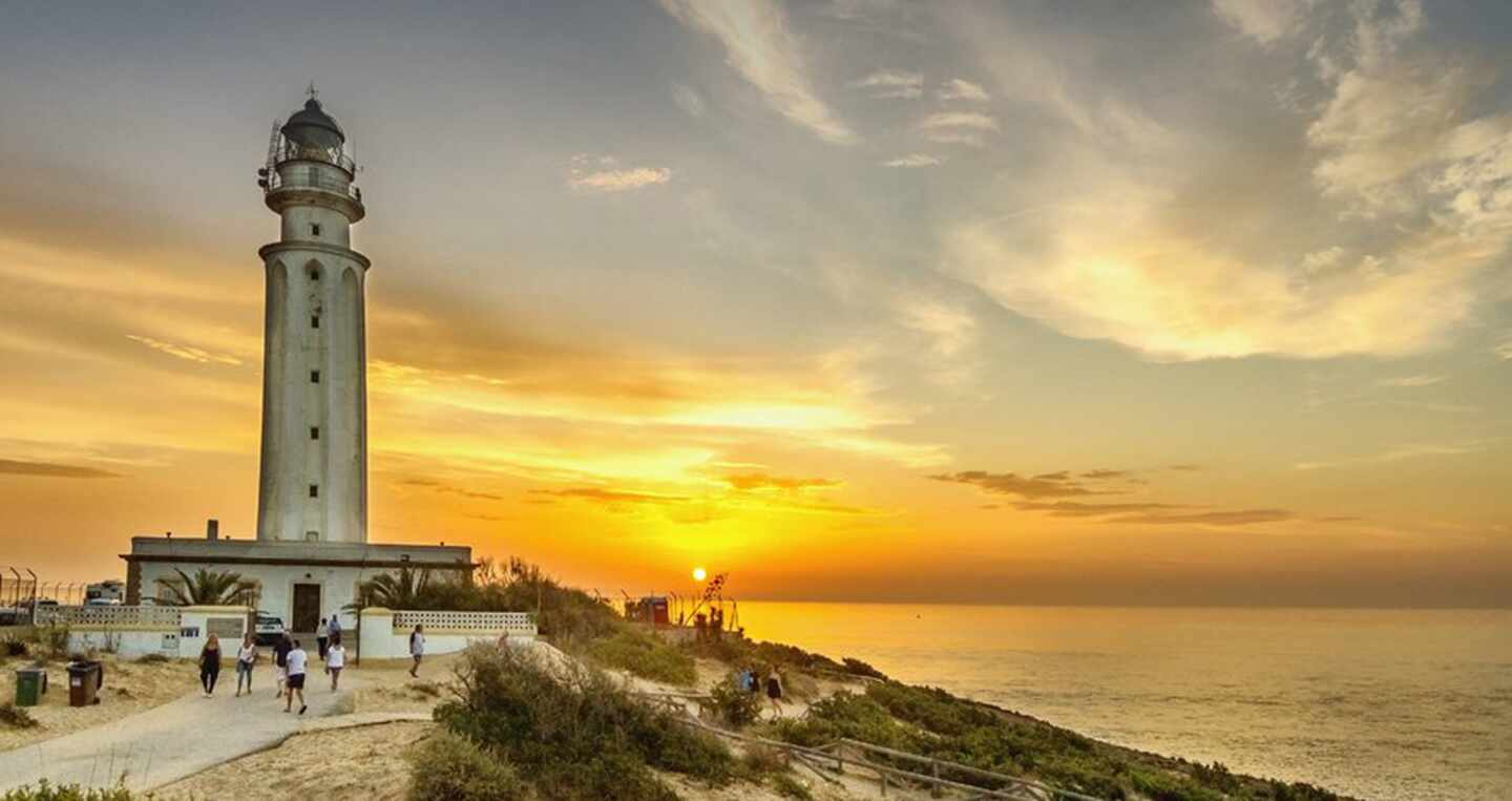 Viento y fuerte oleaje pondrán hoy en riesgo a Andalucía y habrá pocos cambios en el resto