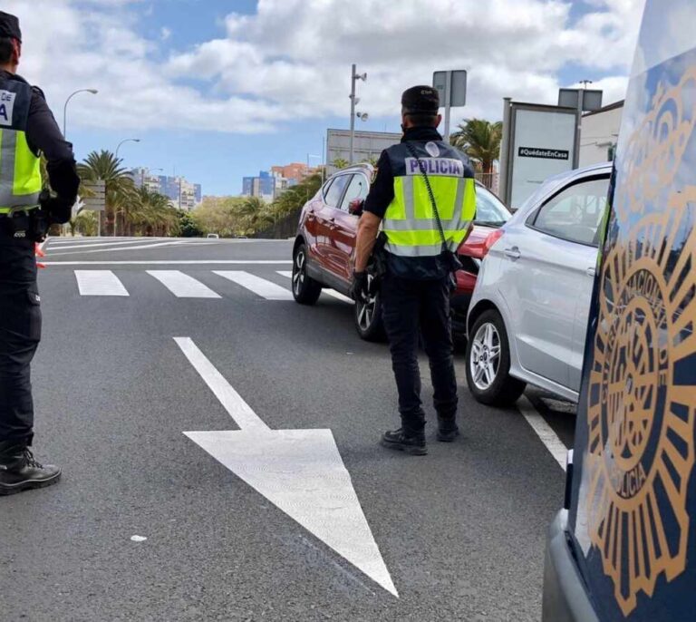 Detienen a un hombre por apuñalar a su pareja de 36 años delante de sus tres hijos en Tenerife
