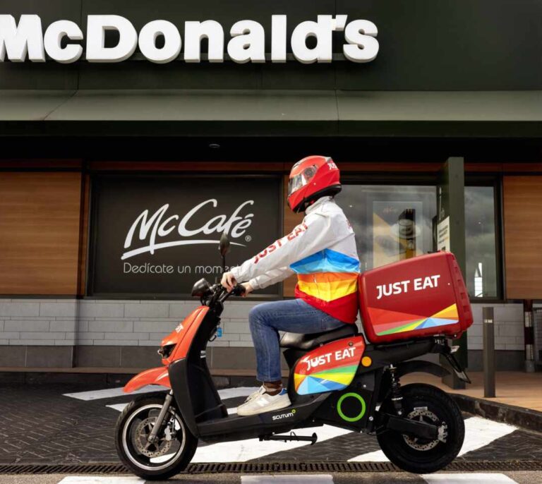 McDonald's se alía con Just Eat para expandir su servicio a domicilio en España