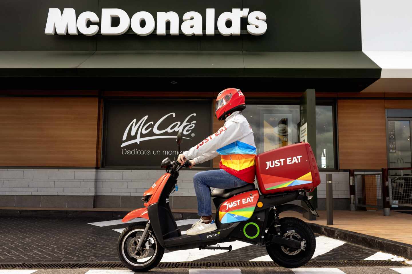 Just Eat negocia el primer convenio colectivo para 'riders'