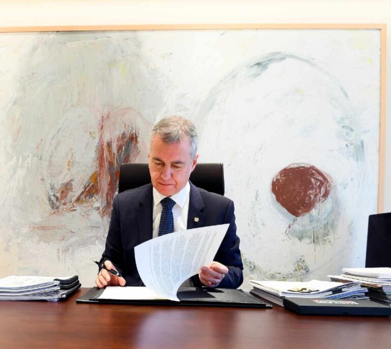 Urkullu activa las elecciones más insólitas: en verano, con mascarilla y 'plan b' preparado