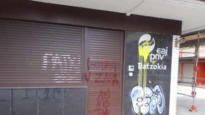 Batzoki del PNV del barrio de Altza, en San Sebastián, atacado en apoyo al preso de ETA, Patzi Ruiz.